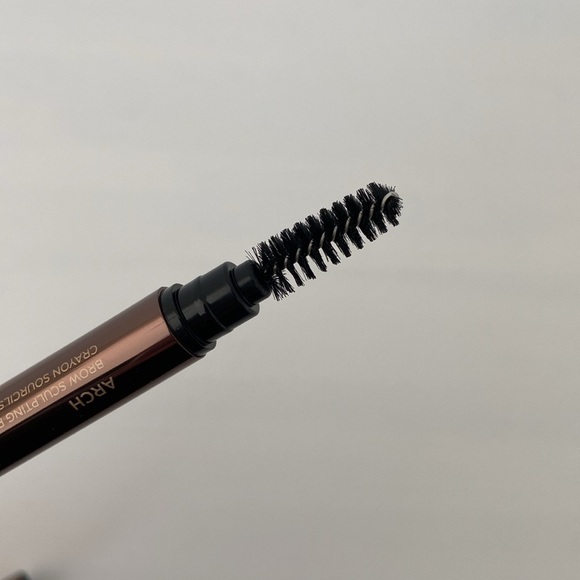 Hourglass arch brow sculpting pencil in soft brunette - Picture 2 of 3